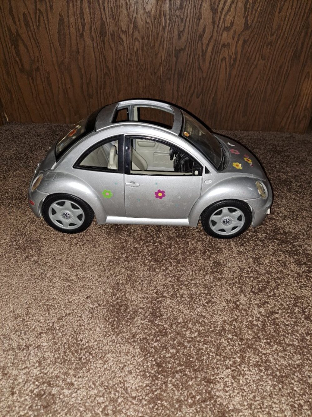 Vintage 2000 Mattel Barbie Silver Volkswagen Beetle toy car with flower decals - Picture 6 of 14
